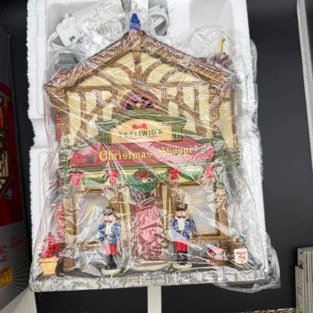 Lemax Pawfection Dog Cat Pet Bakery Christmas Shoppe Building Caddington Village